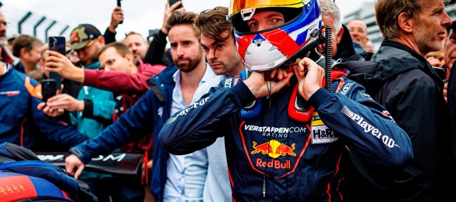 Verstappen conquista permissão para correr com GT3